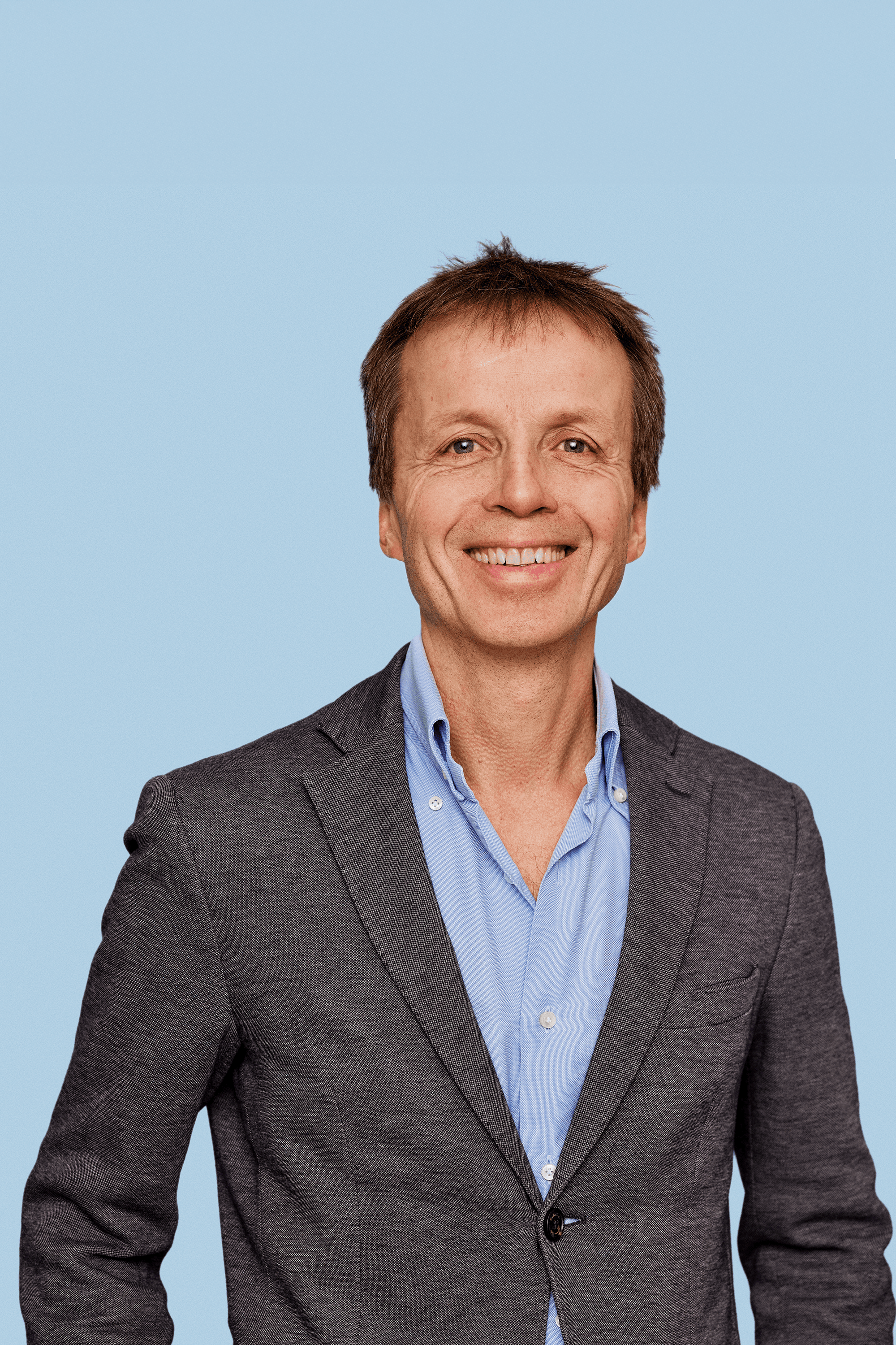 Jobbtittel: administrasjon- og utviklingsleder, navn: Harald Bugge